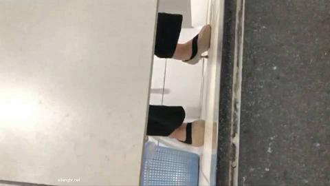 新年厕拍礼包不同时期的同一个妹子