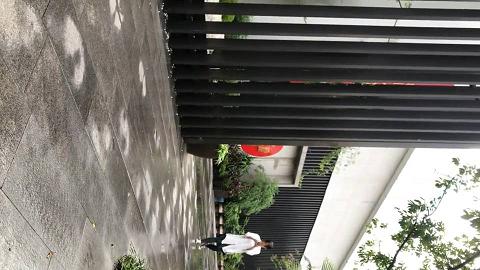 新年厕拍礼包商城女厕TP白衣紧身裤漂亮美女嘘嘘