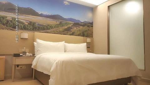 壹屌寻花剧情跌宕起伏，对白精彩有趣，操到外围小姐姐肚子痛