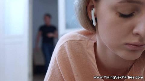 YoungSexParties-HannaRey