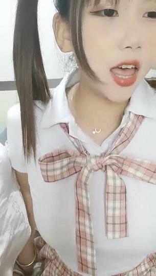 双马尾卡哇伊两个萝莉