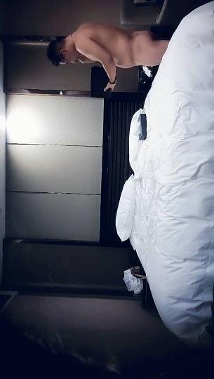 2021-9-19赵总极品寻花约白衣牛仔裤外围，洗个澡直接第二炮，深侯口较活很不错，骑乘抽插正入猛操