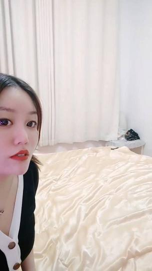 肉感十足双马尾骚妹子，特写深喉口交，69姿势骑脸插嘴，打桩抽插猛操屁股