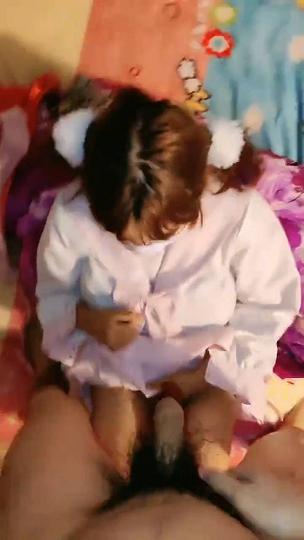 18乖乖女双马尾萝莉嫩妹，萝莉装