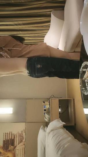 2021-10-22小马丶寻花笑起来甜美短裙小姐姐，