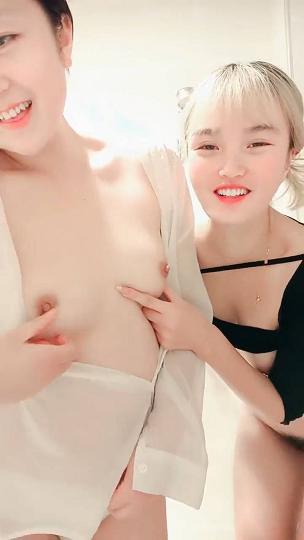 全身粉嫩大奶小姐姐带闺