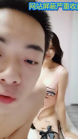 高人气~车女郎仔仔没电了，蜜恋期，相拥舌吻、