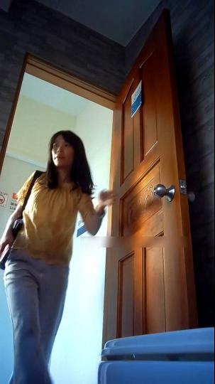 游乐场全景偷拍多位漂亮的大屁股美女最完美的角度23