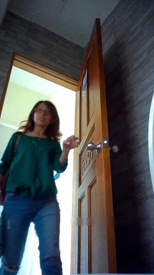 游乐场全景偷拍多位漂亮的大屁股美女最完美的角度21