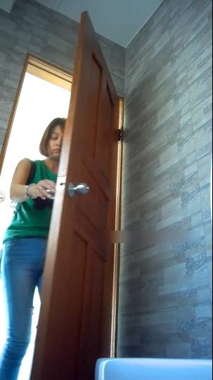 游乐场全景偷拍多位漂亮的大屁股美女最完美的角度2