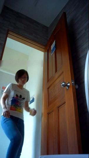 游乐场全景偷拍多位漂亮的大屁股美女最完美的角度16