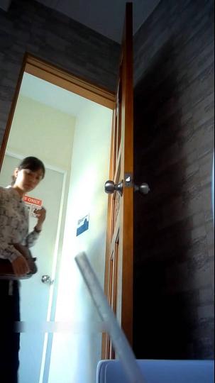 游乐场全景偷拍多位漂亮的大屁股美女最完美的角度17