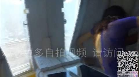 微乳女神从窗台被操到床上，叫声羞涩，少经人事