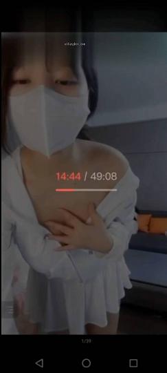 抖音拥有10w粉的清纯妹子会议室私密直播大秀2