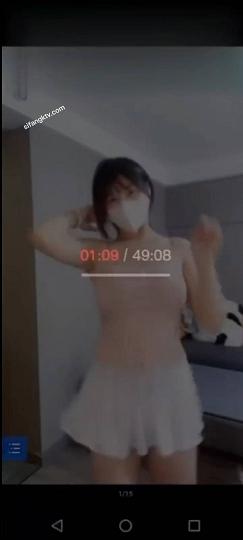 抖音拥有10w粉的清纯妹子会议室私密直播大秀6