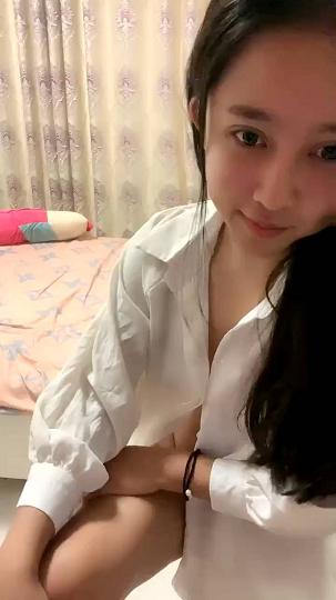 大萌眼长得既清纯又风骚的小骚货，被操得哇哇叫，一天要被干好几次，女神刚开始很享受的干多了疼了视频1