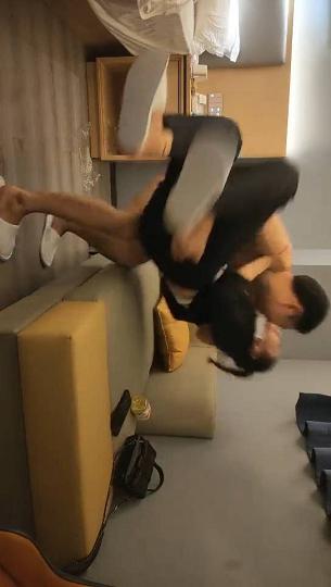 探花大合集2022-4-27锤子丶探花挺漂亮小姐姐3P激情，双男一个舔逼一个插嘴，扶腰后入