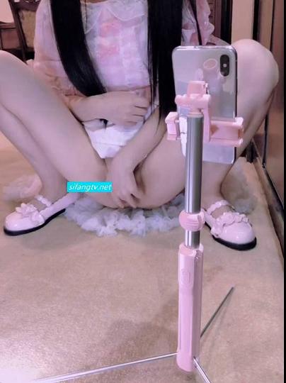 蔡小熊七七小野樱双马尾小萝莉尤物白虎白丝Lolita蔡小熊20自慰1