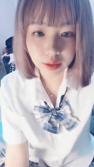 可爱JK萝莉妹爱上大黑牛，极品蝴蝶逼被震得喷水爽歪歪肉装萝莉肉装萝莉