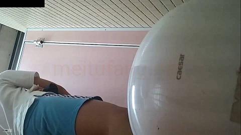 TW大学社团偷拍5位漂亮的女生卫生间里换衣服尿尿TW大学社团偷拍5位漂亮的女生5.徐其娜