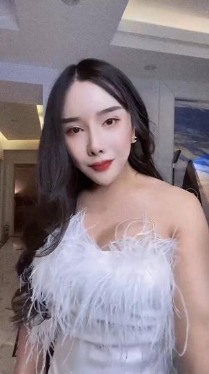 北京模特儿刘娇娇：自己玩一会受不了，又打我屁股又摸我几几好骚好想要，哥哥也太会艹了！！