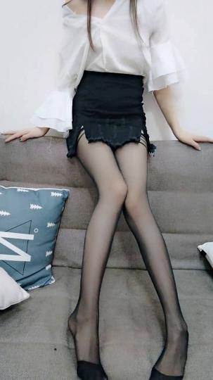 抖音华丽长腿-赐你一杯毒瘤-丝袜最适合她了，穿在身上光看看都诱惑抖音华丽长腿-赐你一杯毒瘤-丝袜最适合她了，穿在身上光看看都诱惑，已经忍不住要撸了，46V！.avi