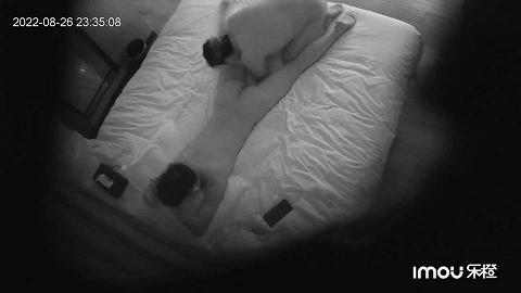 2022-8-27最新新流出乐橙酒店偷拍少妇女技师给两个嫖客提供一条龙啪啪性服务