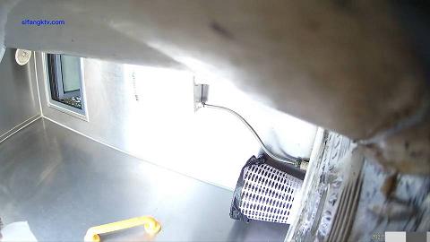 八月最新国内厕拍大神潜入师范大学附近公共厕所偷拍青春靓丽学妹第六期0052-白帽子