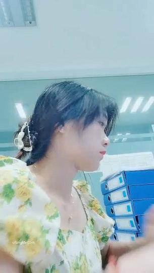 清纯小野喵在外资公司上班美丽小姐姐~上班偷偷直播~！2