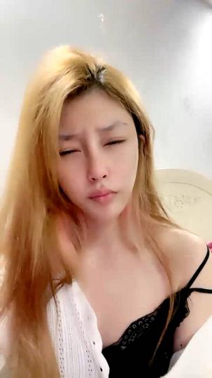 刚下海没两天的金发美女！御姐好冷收费超级害羞！-还比较放不开，但至少也全裸御姐好冷_20221005-234413-423