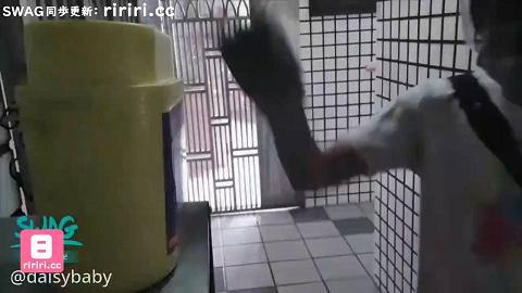 SWAG@daisybaby真實搭訕勾引送羊奶小哥哥回家喝奶