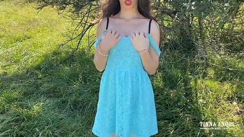 丝袜美腿博主TinnaAngelPetiteBabePlaysInNatureAndGeARiskyCreampiePeeSquirt-1080p