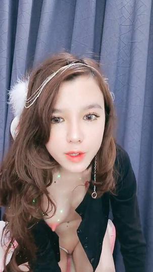 宝贝身材超好奶子挺翘的白虎美女度11122