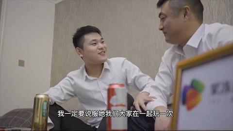 國產AV果凍傳媒綠奴帶下屬玩弄自己老婆李娜