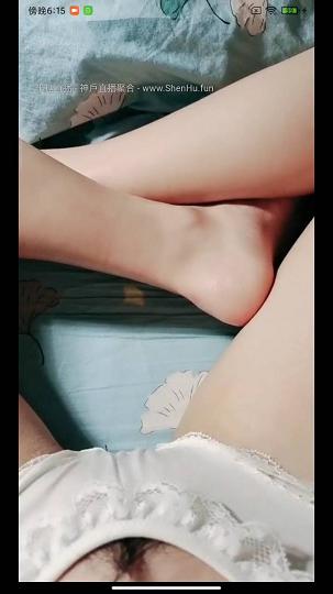 大一新生宿舍直播身材极品美女很粉可惜在宿舍不能说话12