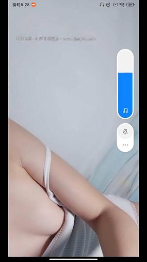 大一新生宿舍直播身材极品美女很粉可惜在宿舍不能说话17