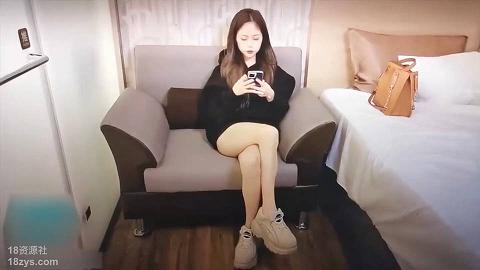 國產AV人妻外遇記想找閨蜜玩3P找不到臨時男伴閨蜜竟然找來自己幹爹