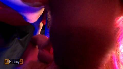 热金发女郎性感的吸吮公鸡和吃暨的观点