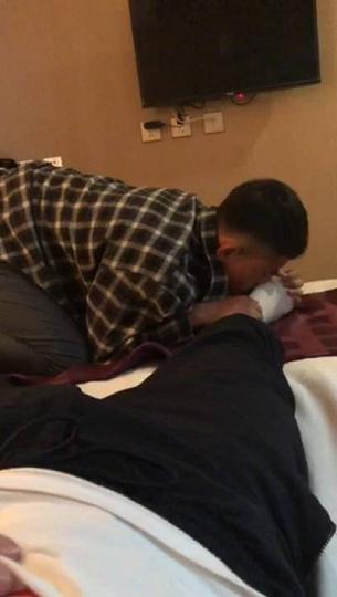 我的女朋友年纪虽然小了点但是我很爱他