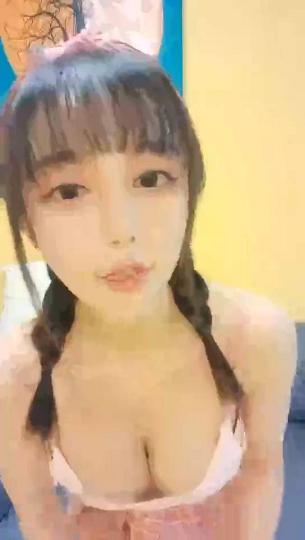 长相很纯情的美女主播    皮衣热舞全裸自慰表演