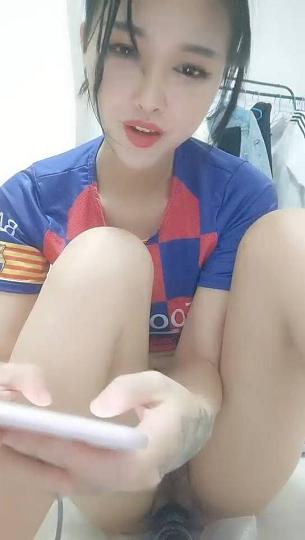 娇小嫩妹在家直播玩震动棒自慰  水真多 奶子超嫩2