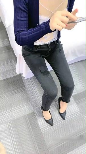 妹子被狂操的大叫受不了了 轻一点啊