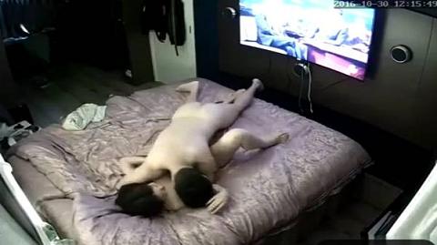 饥渴的一对情侣到租车房性爱被房东偷拍了真诱惑