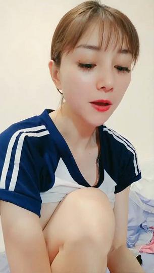 黄瓜抽插小骚逼