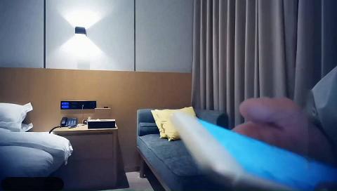 酒店约了个高端外围 还有胸推服务 最后不停的抽插到达了高潮