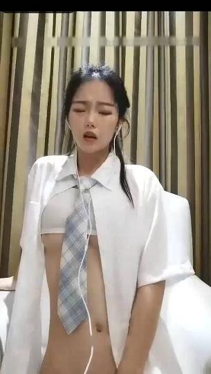 网红小可爱酒店房间直播自慰 销魂的表情 让我意犹未尽