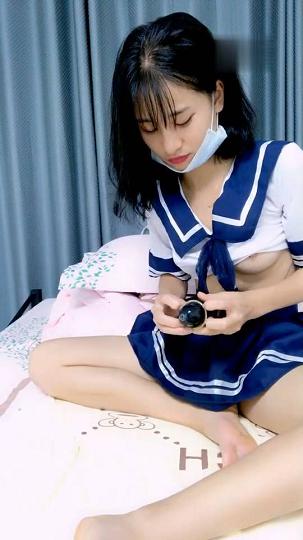 短发学生妹制服道具自慰