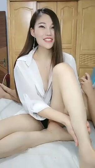 直播做爱的乐趣 只有她自己能体会到有多爽