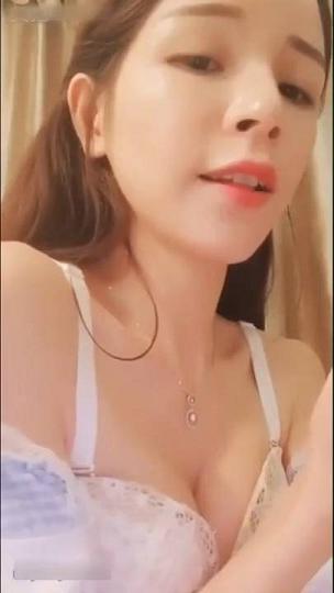 妩媚小猫女淫荡自慰 看着她情不自禁的骚叫 真想操她