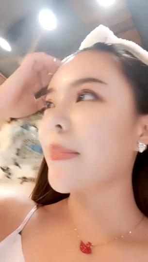 骚气妹子理发店３Ｐ啪啪大秀